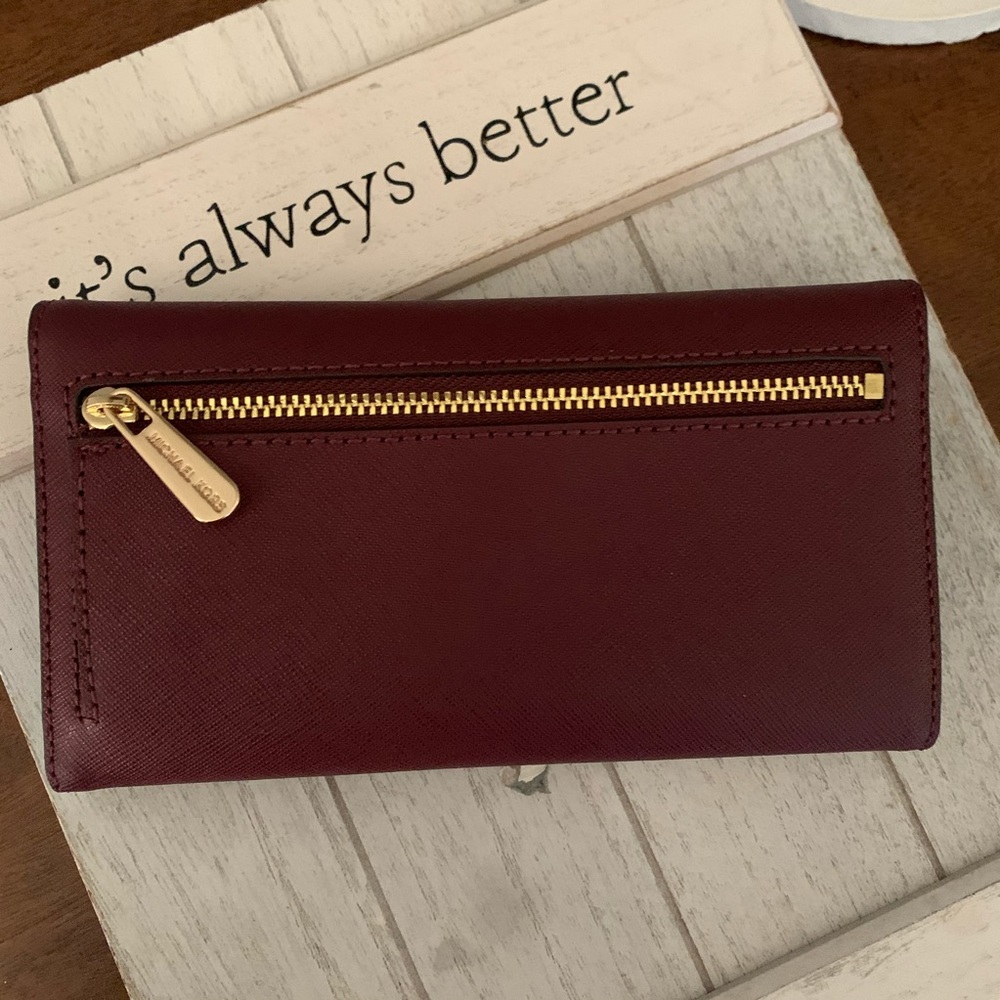 New Mk large trifold wallet ๐ - Picture 3 of 6